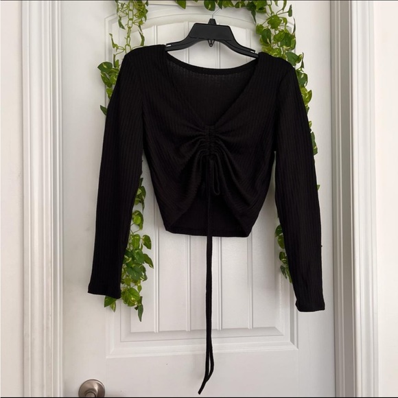 Black Long sleeve Drawstring Crop Top - Picture 2 of 4